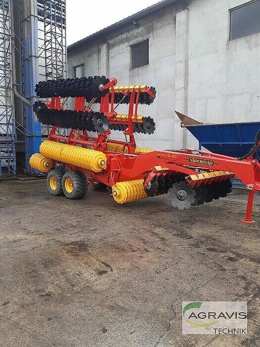 Carrier XL 925 agri-tract