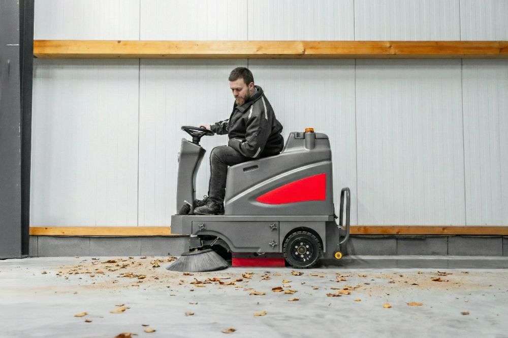 Balayeuse autoportée CleanMaster Ultimate - 8800 ㎡/h agri-tract
