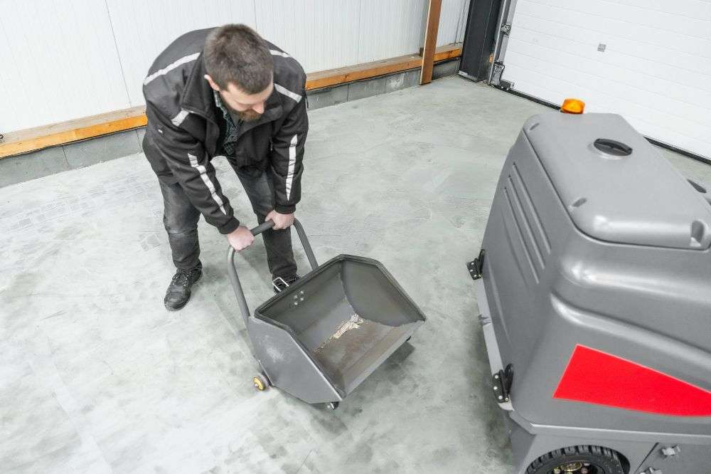 Balayeuse autoportée CleanMaster Ultimate - 8800 ㎡/h agri-tract