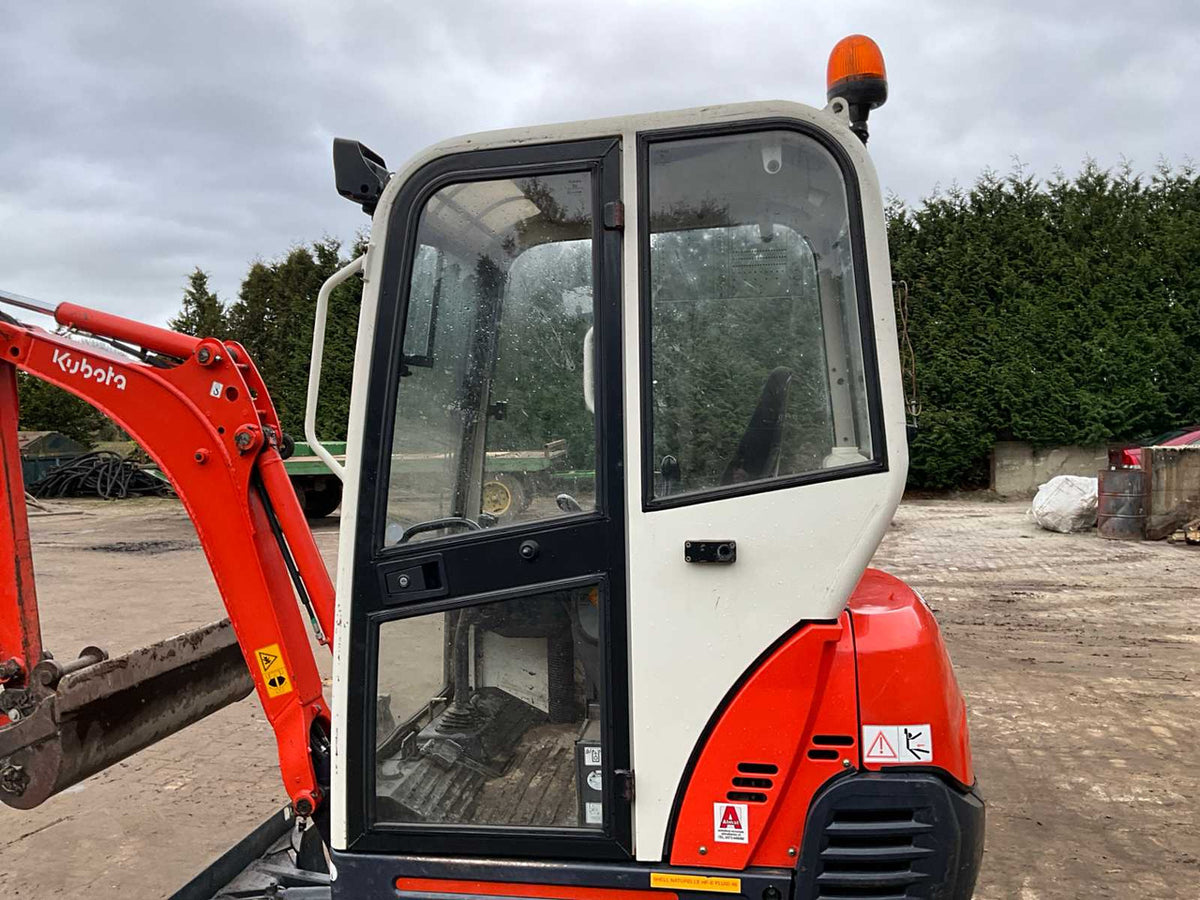 Kubota KX41-3V + 3 Caçambas – 1,6T agri-tract